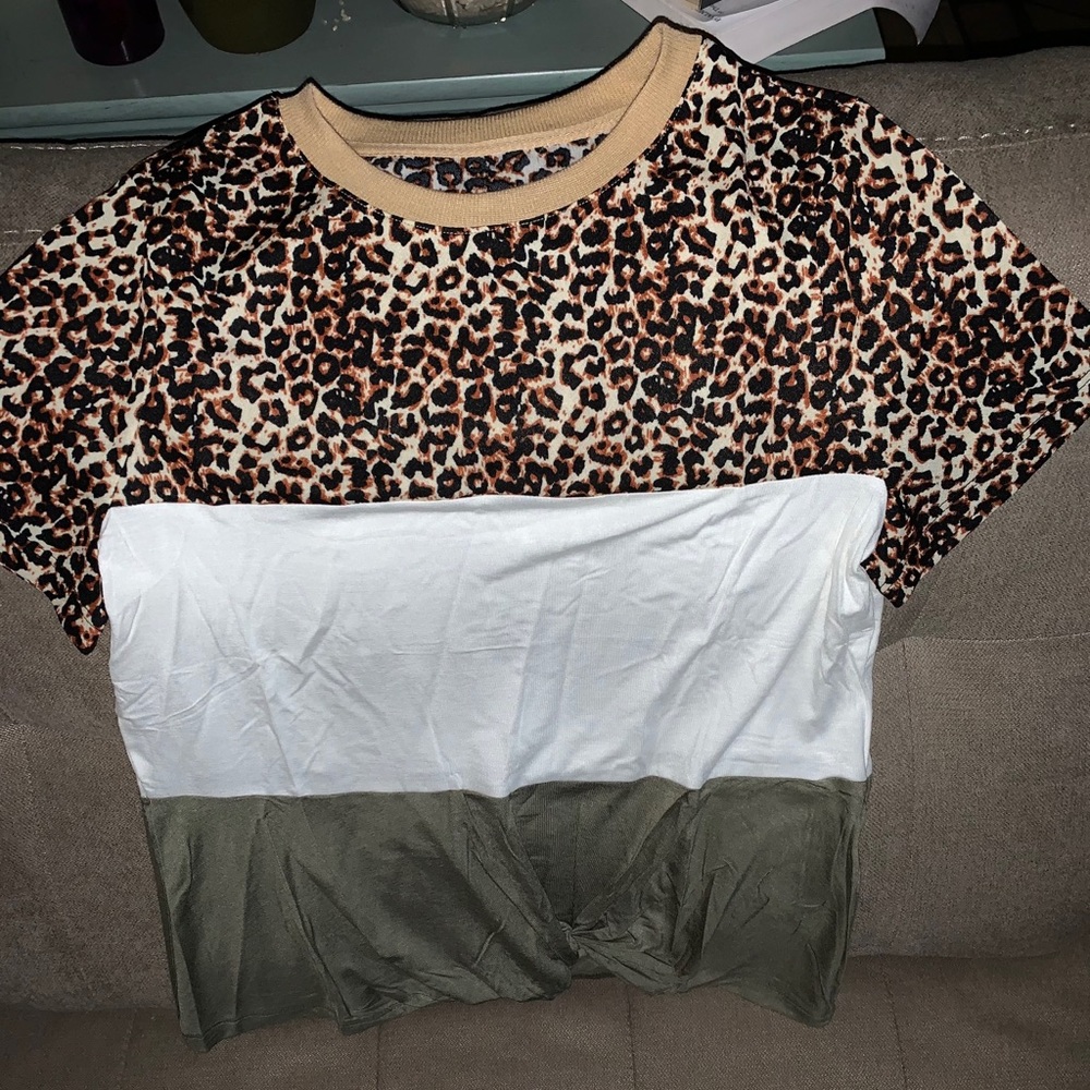 Leopard tee ✨ - Picture 2 of 5